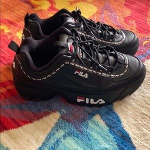 Men’s Filas Disruptor black shoes size 9.5